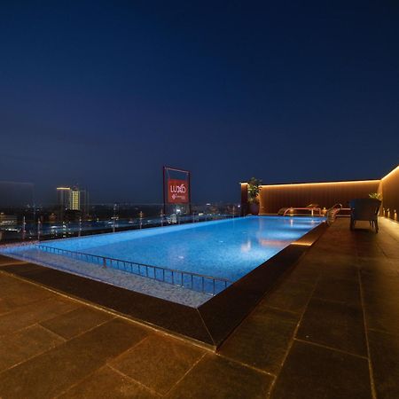Luxo Kochi Hotel Exterior photo