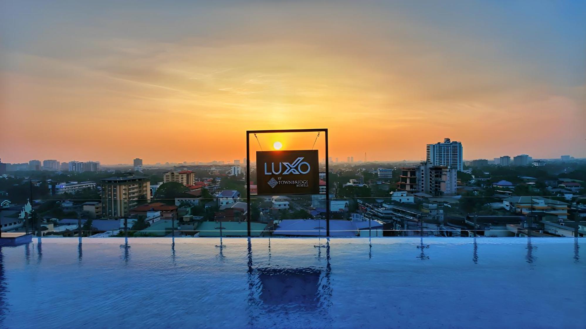 Luxo Kochi Hotel Exterior photo