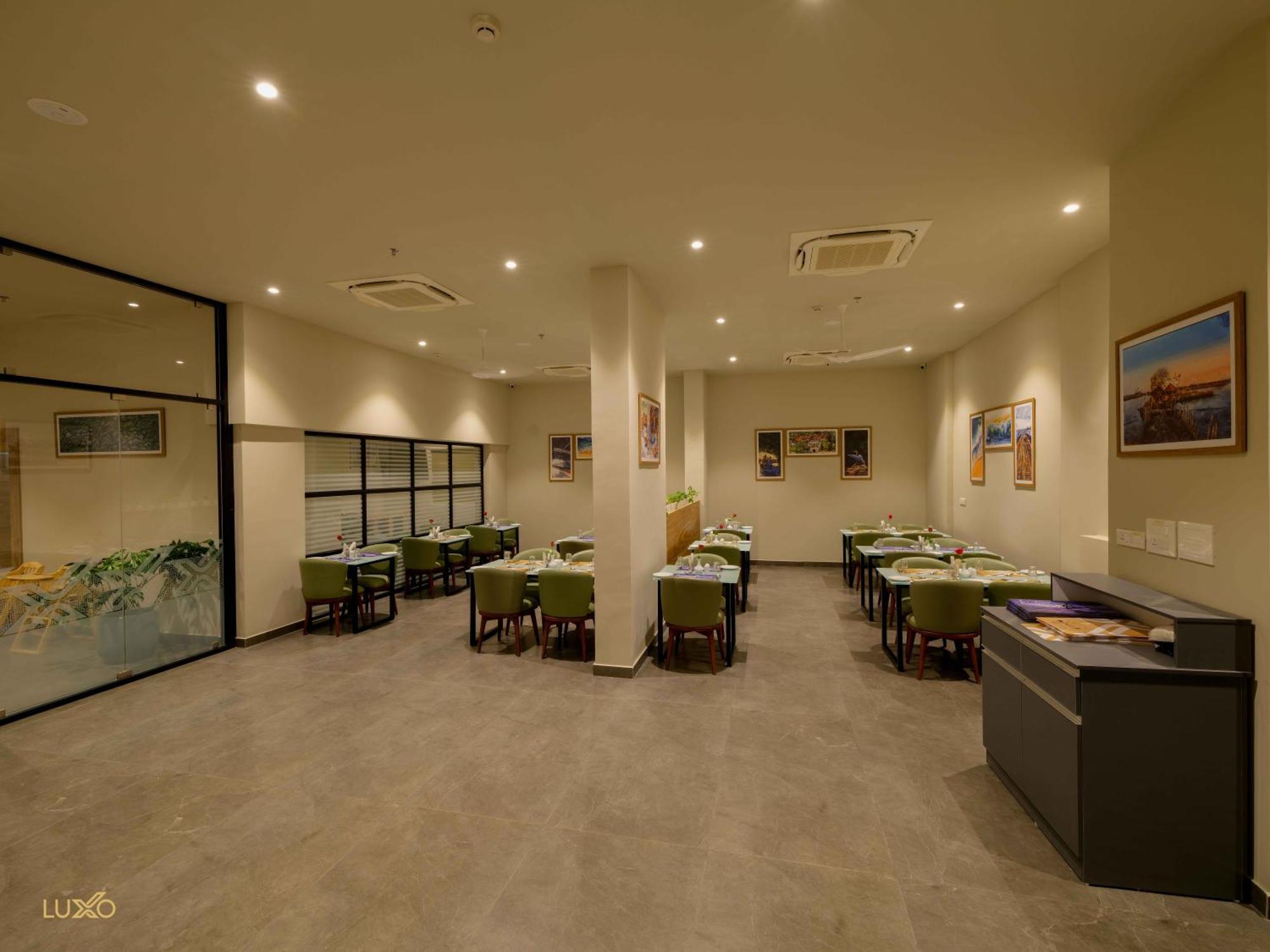 Luxo Kochi Hotel Exterior photo