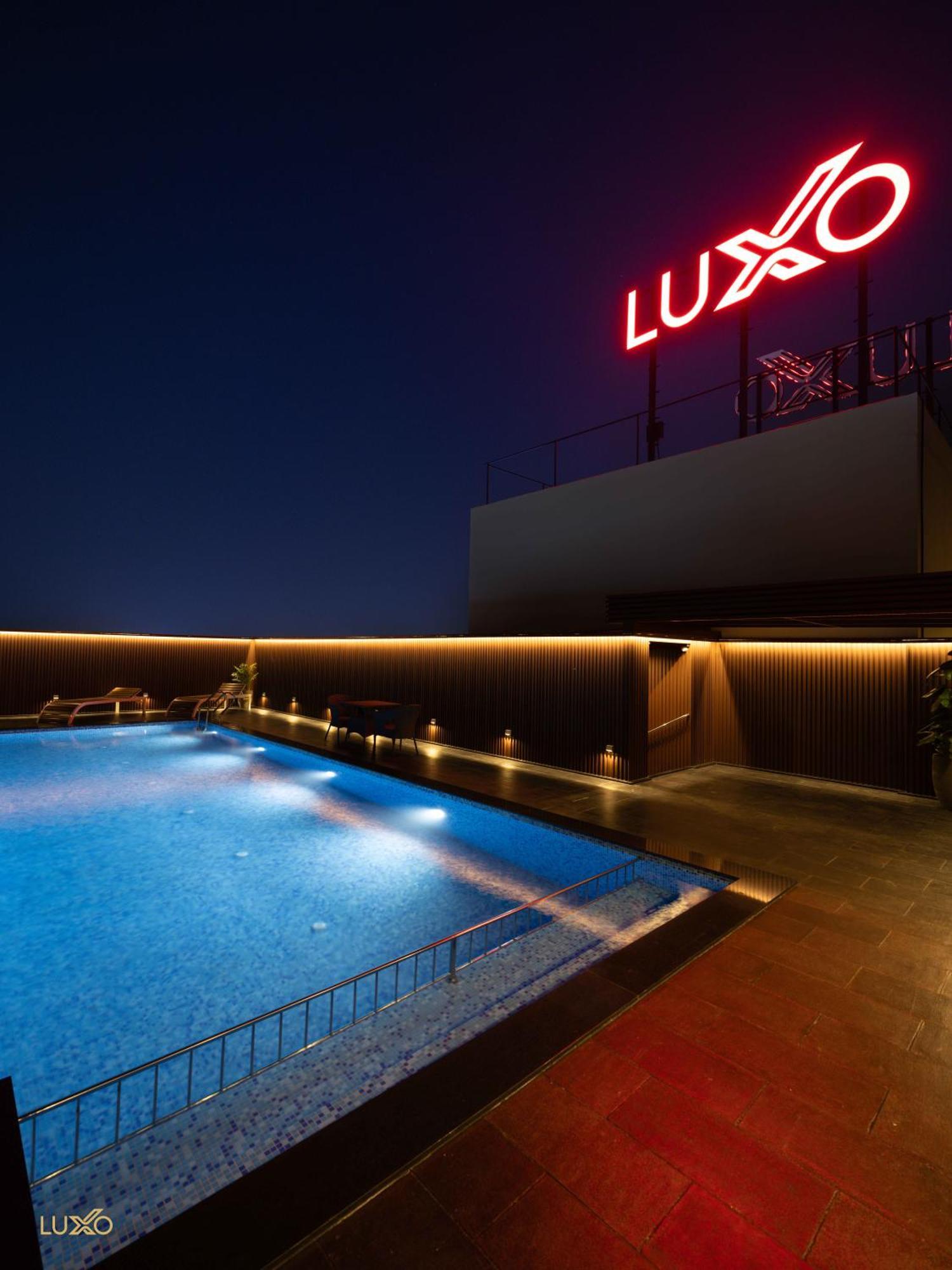 Luxo Kochi Hotel Exterior photo