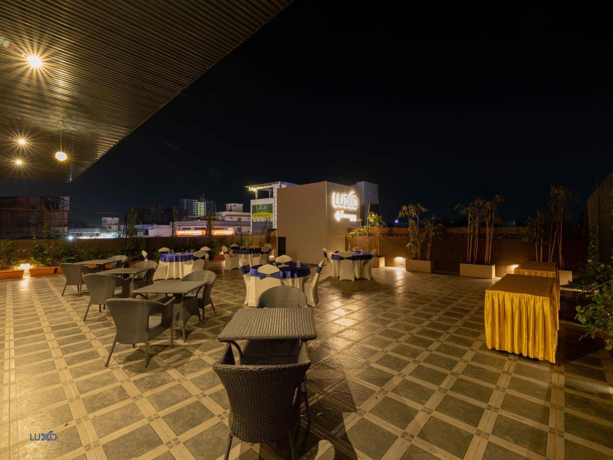 Luxo Kochi Hotel Exterior photo