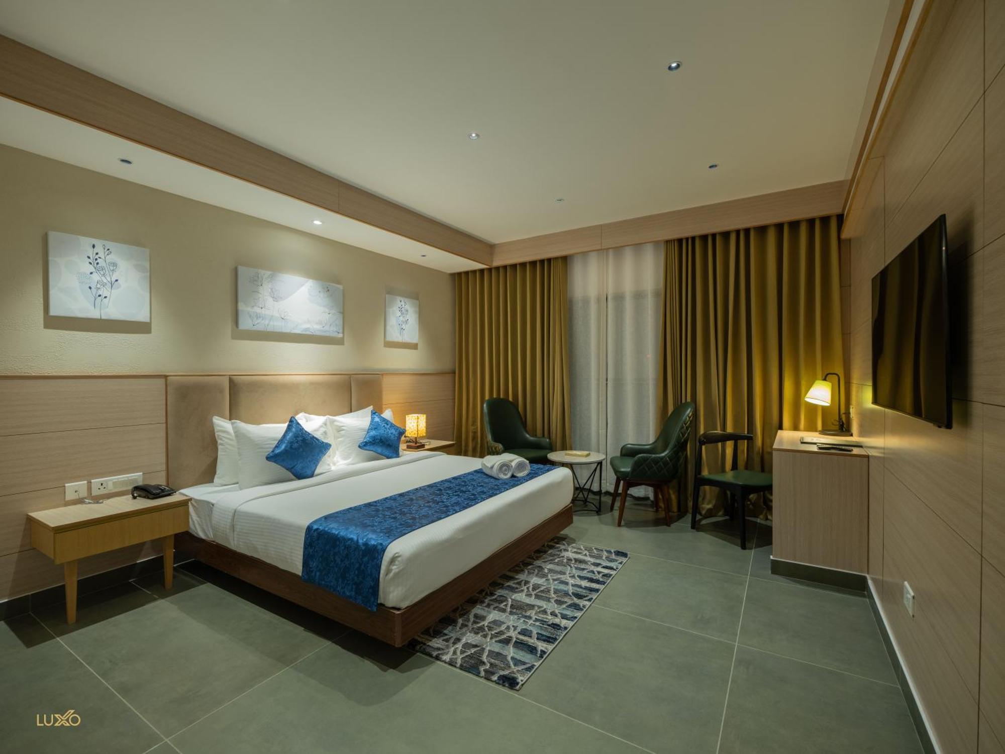 Luxo Kochi Hotel Exterior photo