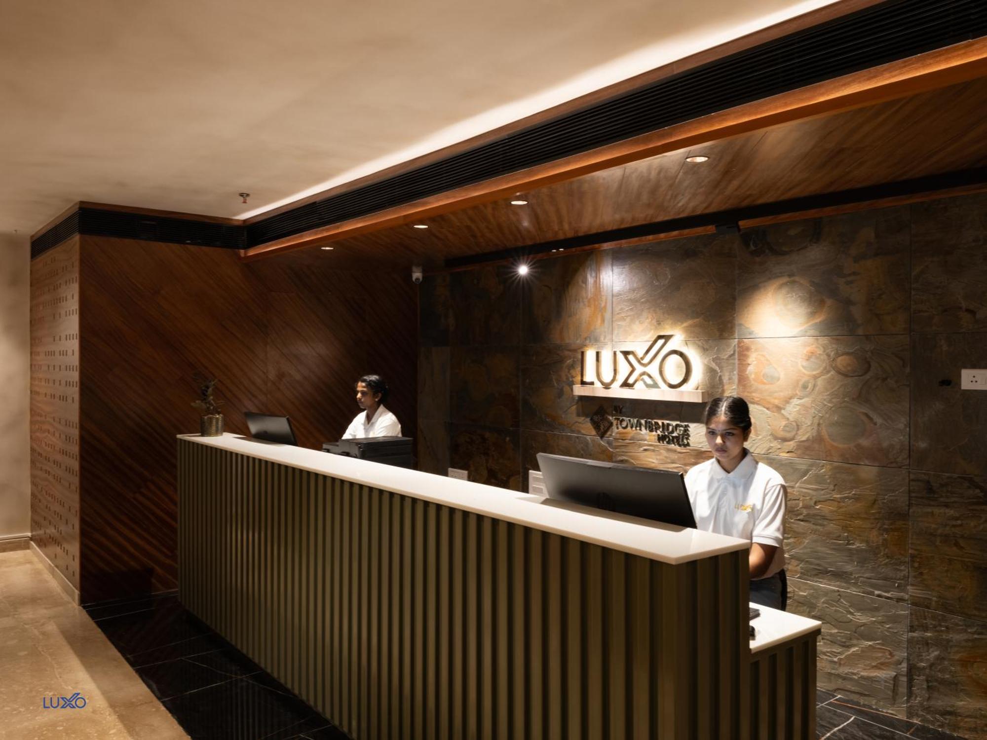 Luxo Kochi Hotel Exterior photo
