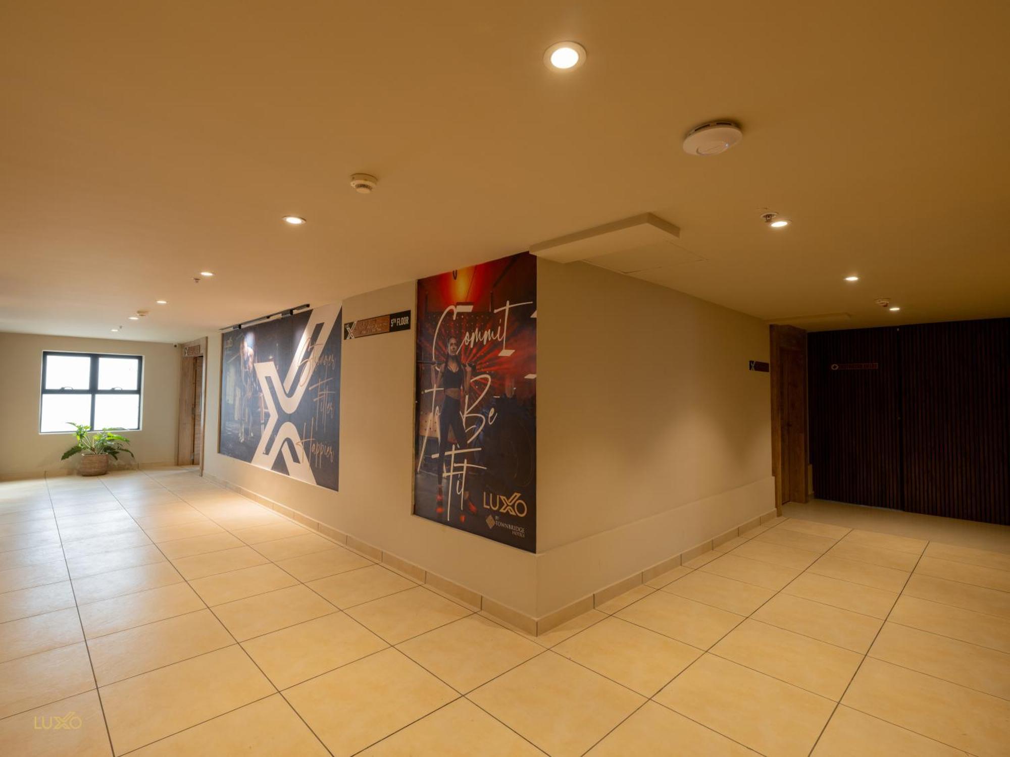 Luxo Kochi Hotel Exterior photo